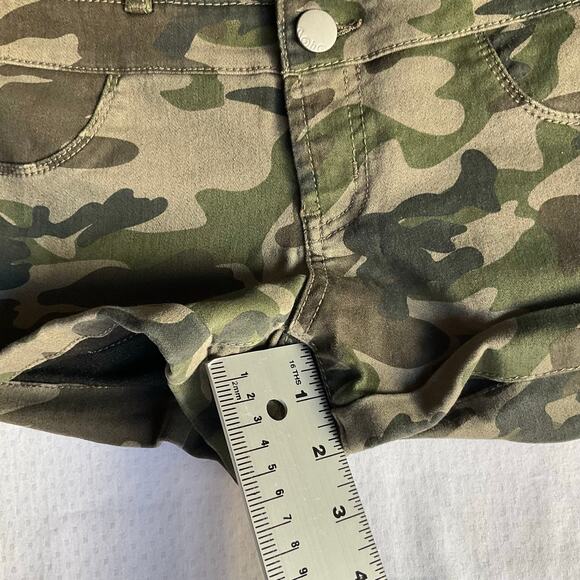 No Boundaries Women Summer Jean Shorts Denim size 26, Green Camo - Picture 4 of 8